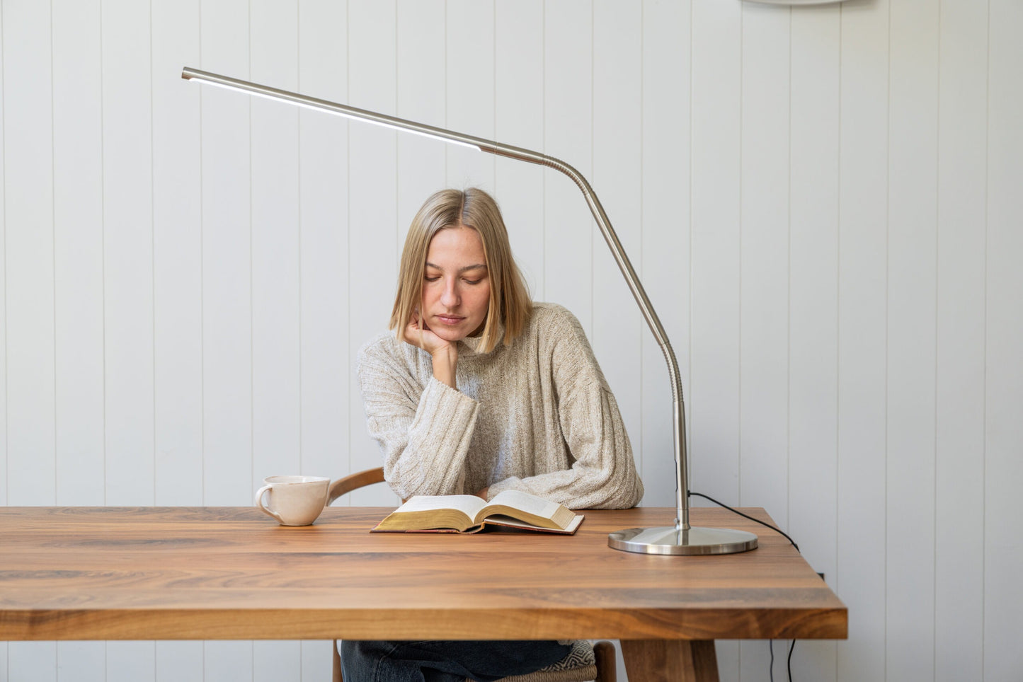 Lampă de Masă Slimline 4 Daylight – Oțel Periat