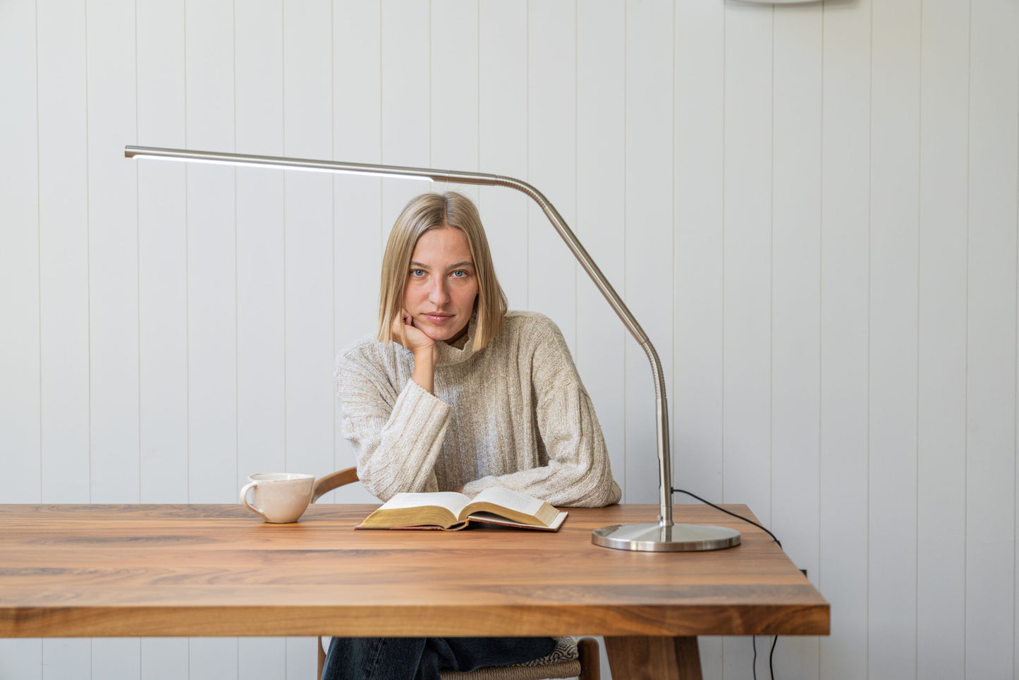 Lampă de Masă Slimline 4 Daylight – Oțel Periat