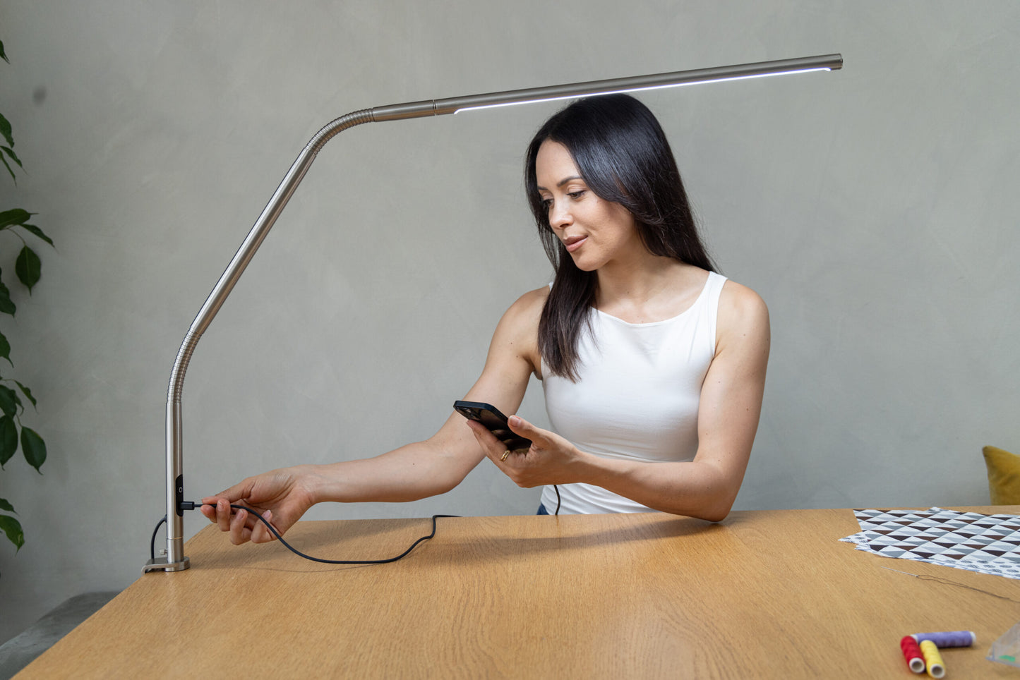 Lampă de Masă Slimline 4 Daylight – Oțel Periat