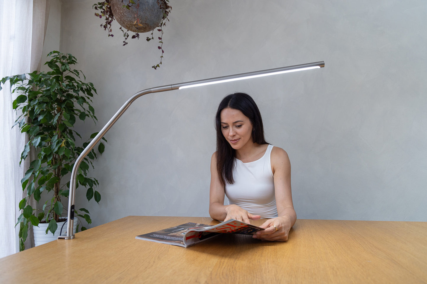Lampă de Masă Slimline 4 Daylight – Oțel Periat