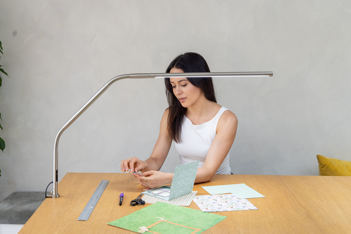 Lampă de Masă Slimline 4 Daylight – Oțel Periat