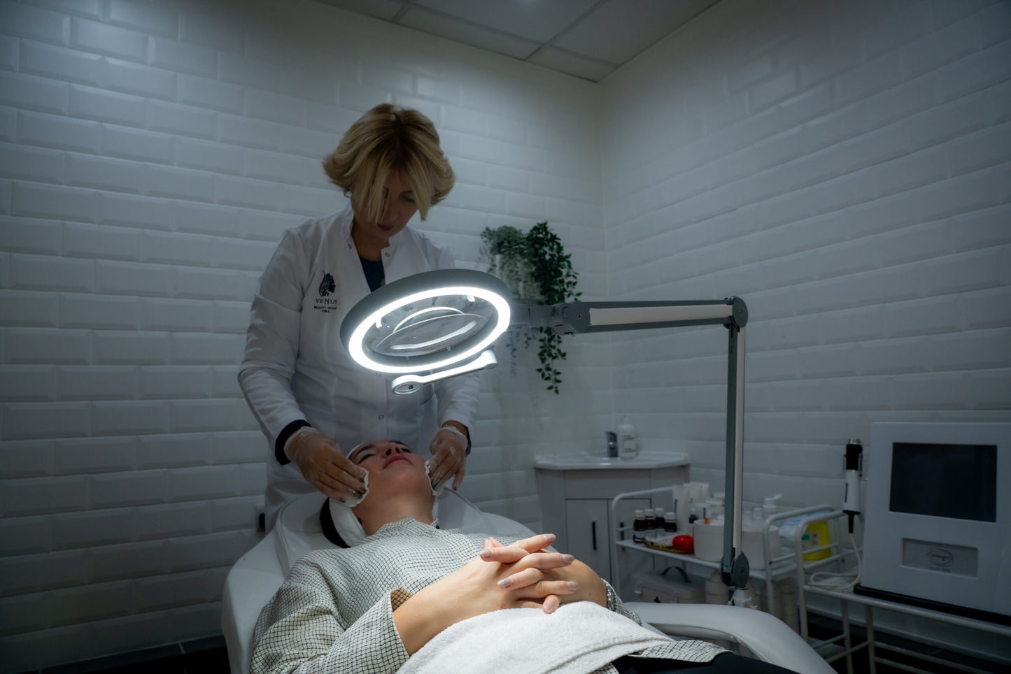 Lampă LED cu Lupă iQ Daylight