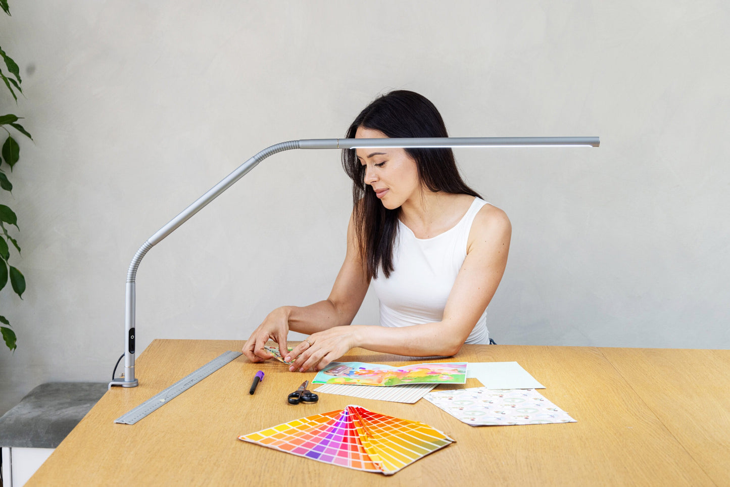 Lampă de Masă Slimline 4 Daylight – Gri Gheață