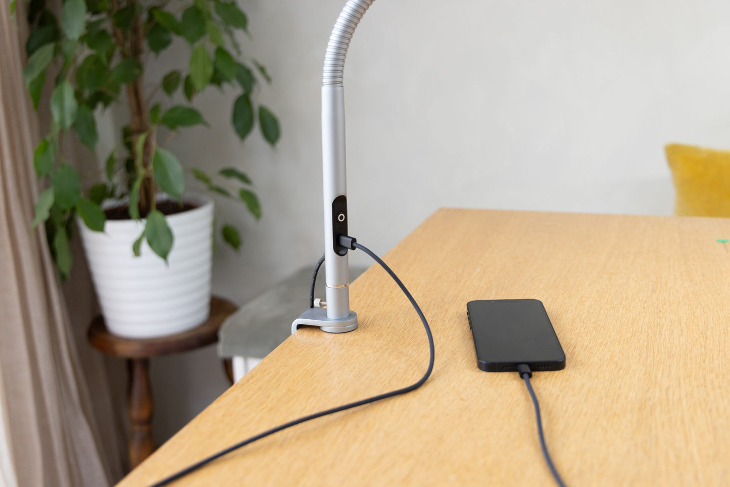 Lampă de Masă Slimline 4 Daylight – Gri Gheață
