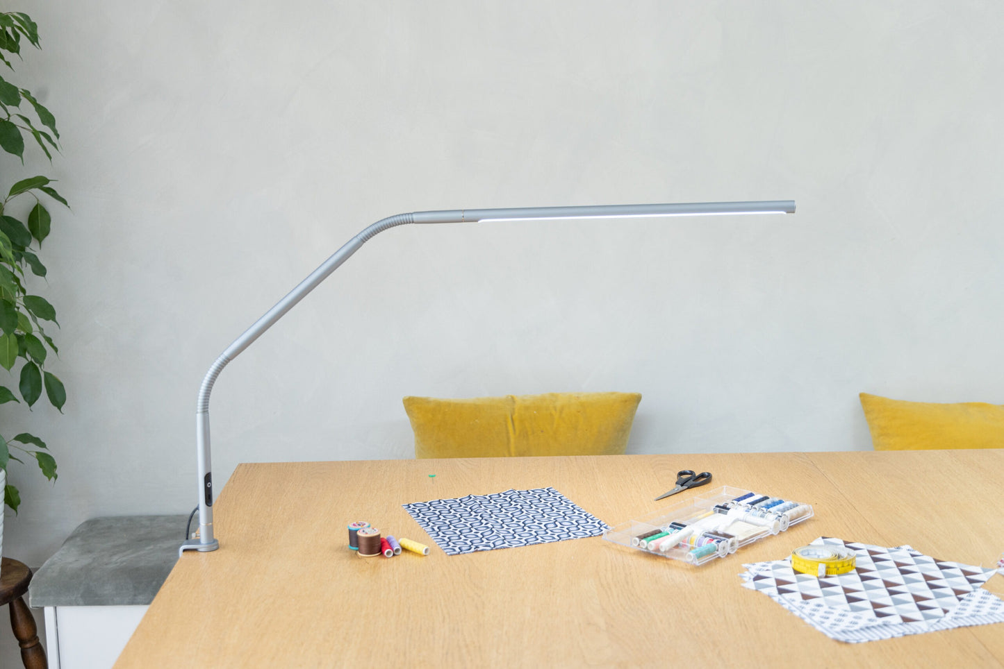 Lampă de Masă Slimline 4 Daylight – Gri Gheață