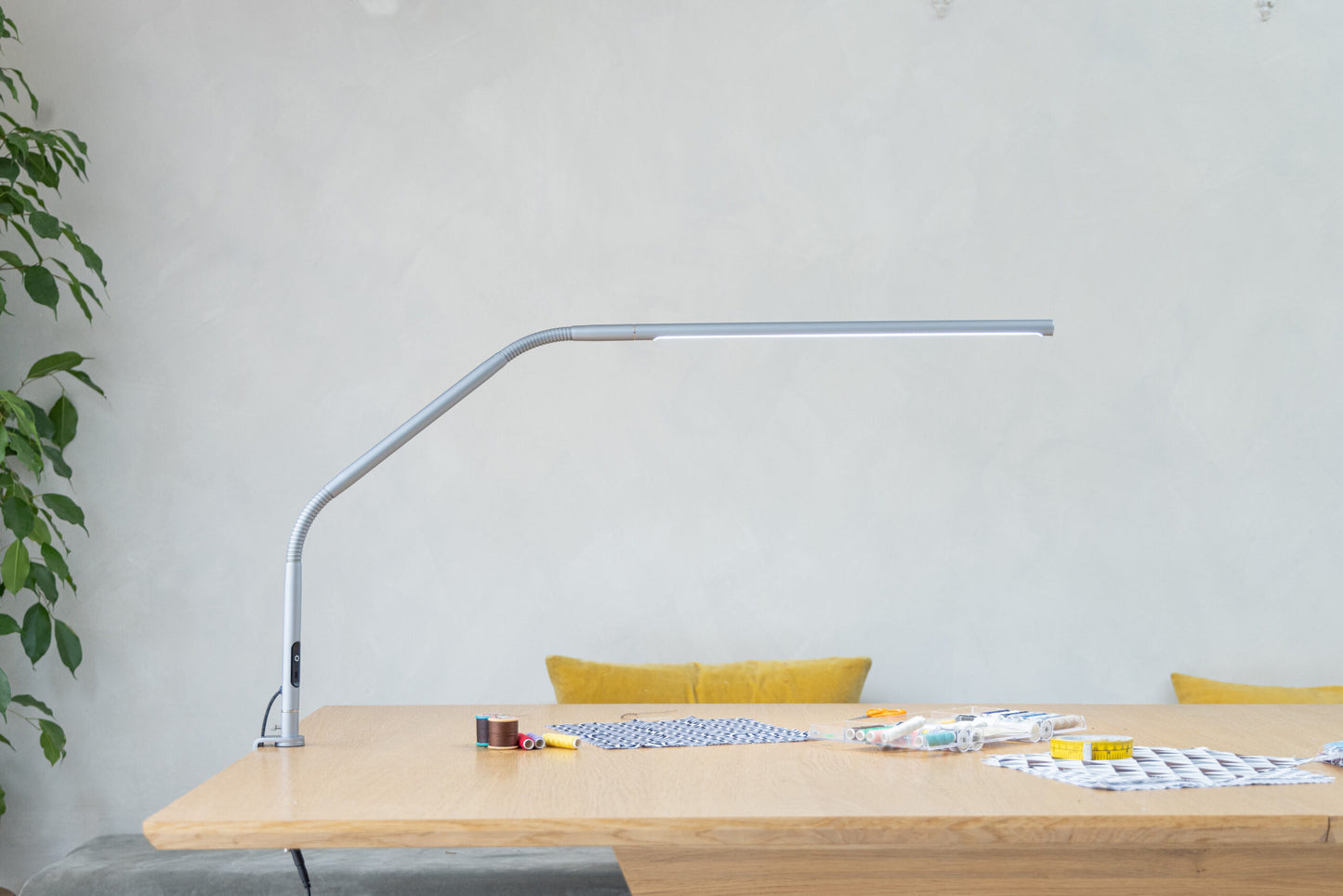 Lampă de Masă Slimline 4 Daylight – Gri Gheață